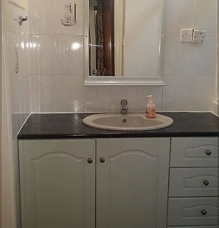 Marys Traditional House 게스트하우스 파노레프카라