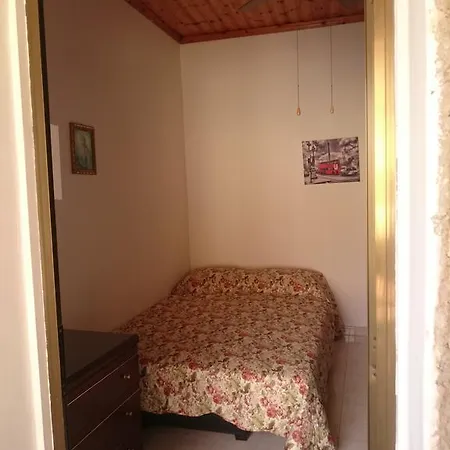 Marys Traditional House 게스트하우스 *