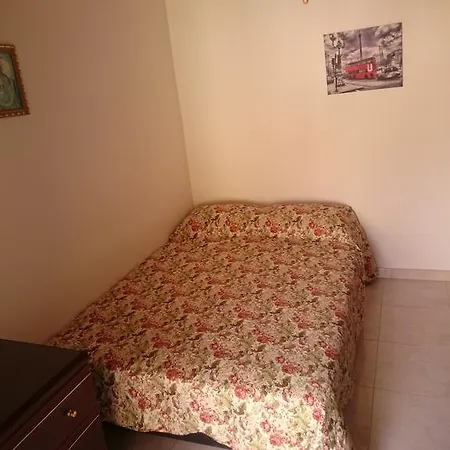 게스트하우스 Marys Traditional House 파노레프카라